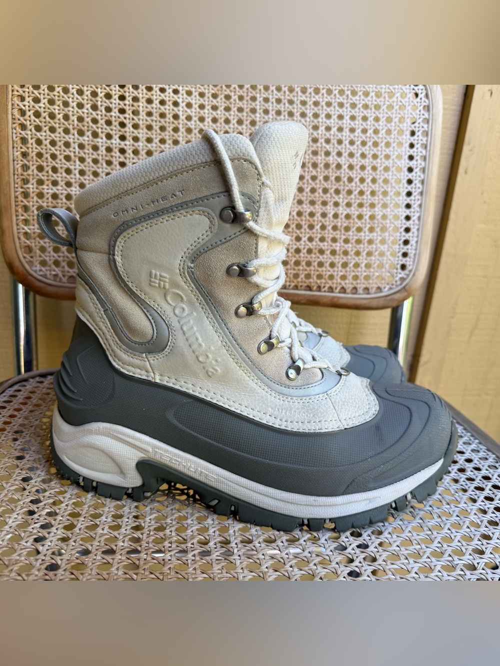 Columbia Bugaboot Plus Omni-Heat Insulated Winter Snow Boots Women’s size 9
